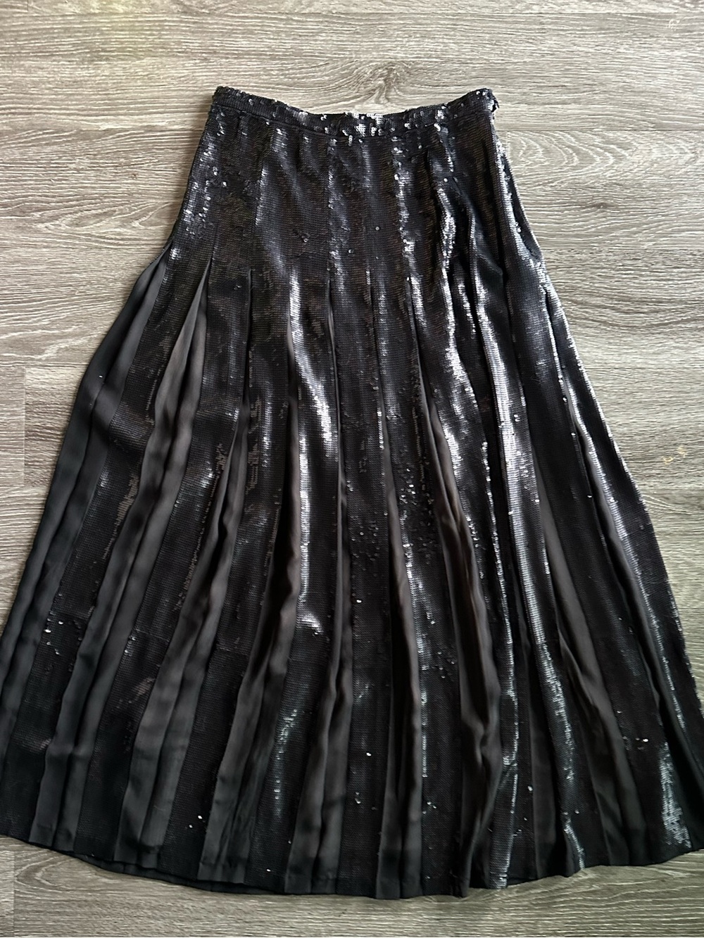 BcbgMaxazria Black Pleated Maxi Skirt with Subtle Sheen Size Small